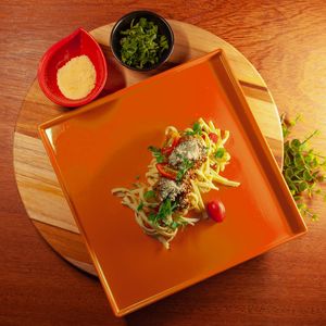 Prato Square Quadrado 27x27 Laranja em Polipropileno